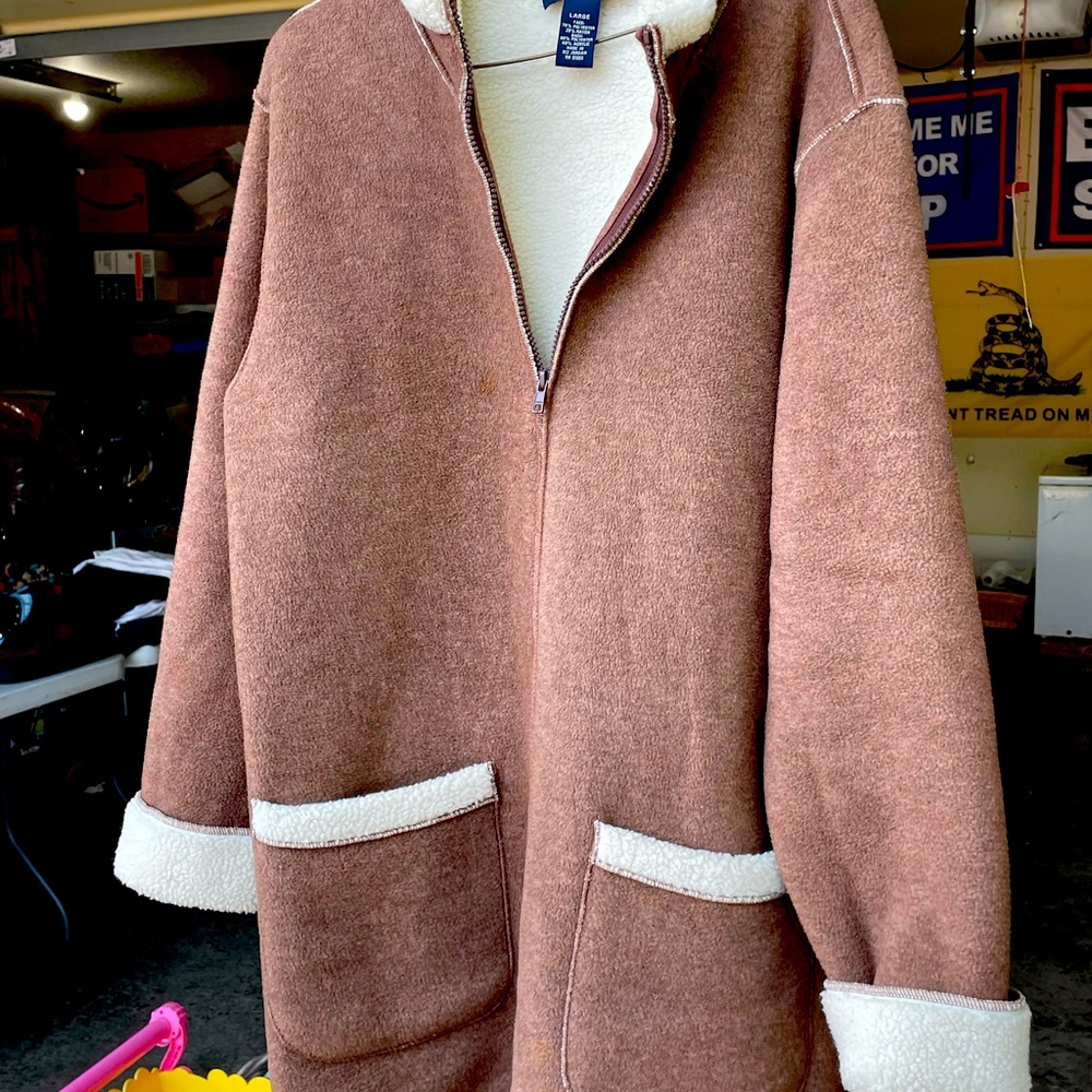 Woman’s fleece full zip up jacket.